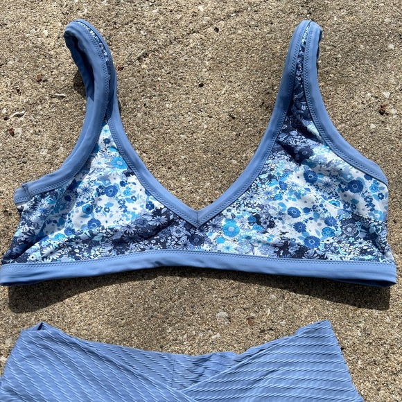 Aerie Periwinkle Floral Swimsuit Set - Picture 1 of 11
